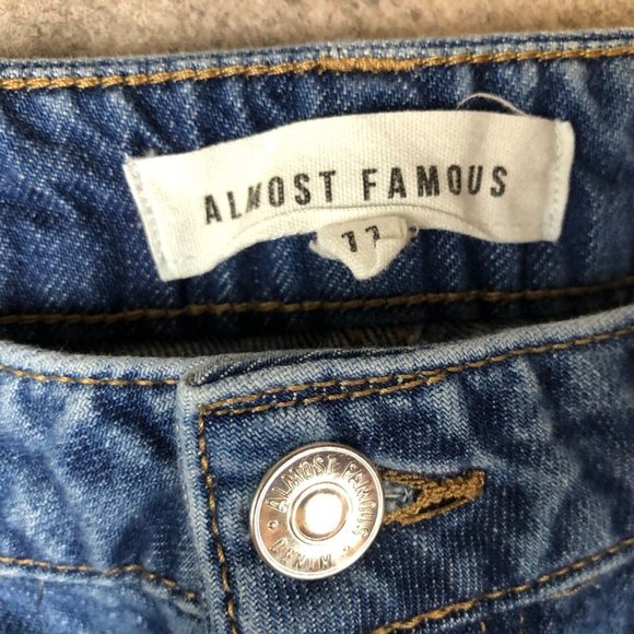 Almost Famous Jeans 11 31 Destroyed Distressed Torn Holes Acid Wash Skinny Blue - Picture 7 of 12